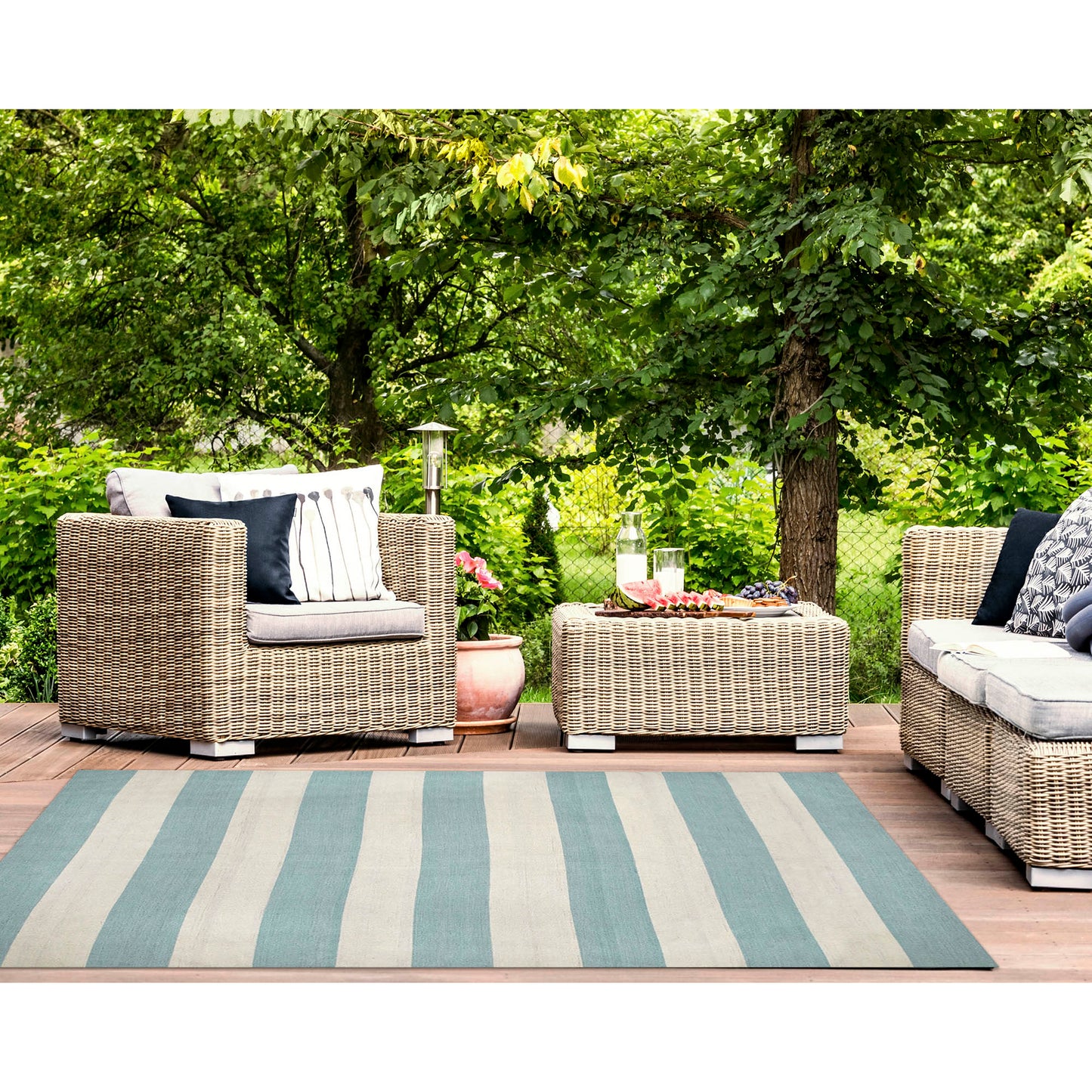 Liora Manne Sorrento 8 x 12 (ft) Water Rectangular Indoor/Outdoor Stripe Coastal Area rug