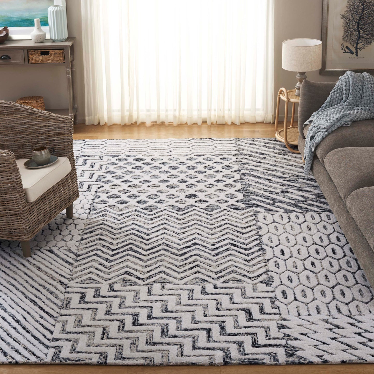 Safavieh Ebony 813 Ivory/Black Contemporary 6ft x 9ft Medium Rectangle Rug