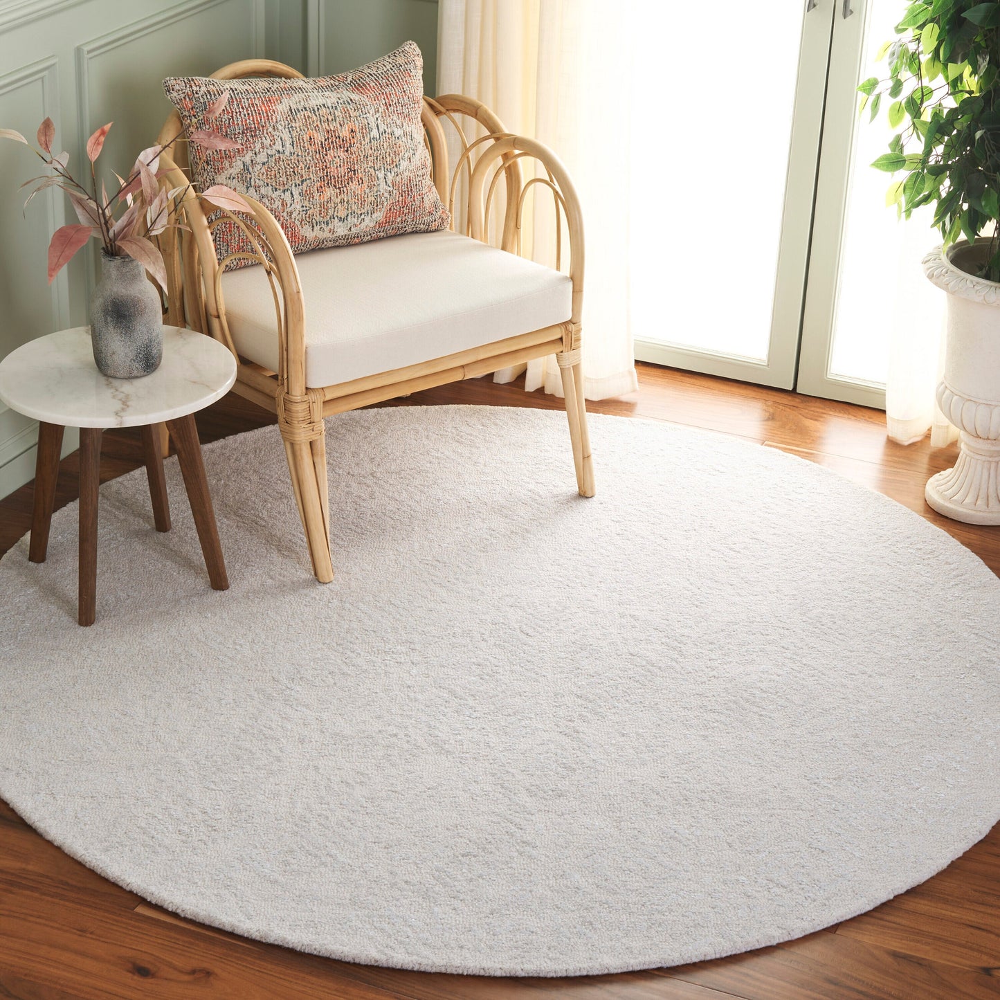 Safavieh Glamour 620 Ivory Solid / Tonal 6ft x 6ft Round Rug