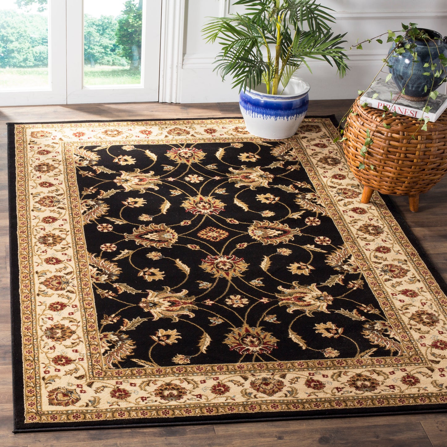 Safavieh Lyndhurst Agra 9 x 12 (ft) Loomed Polypropylene Black/Ivory Rectangular Indoor Floral/Botanical Oriental Spot Clean Only Area rug