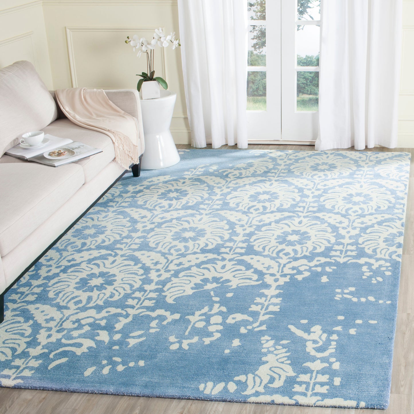 Safavieh Bella Canna 8 x 10 (ft) Tufted Wool Light Blue/Ivory Rectangular Indoor Distressed/Overdyed Farmhouse/Cottage Spot Clean Only Area rug