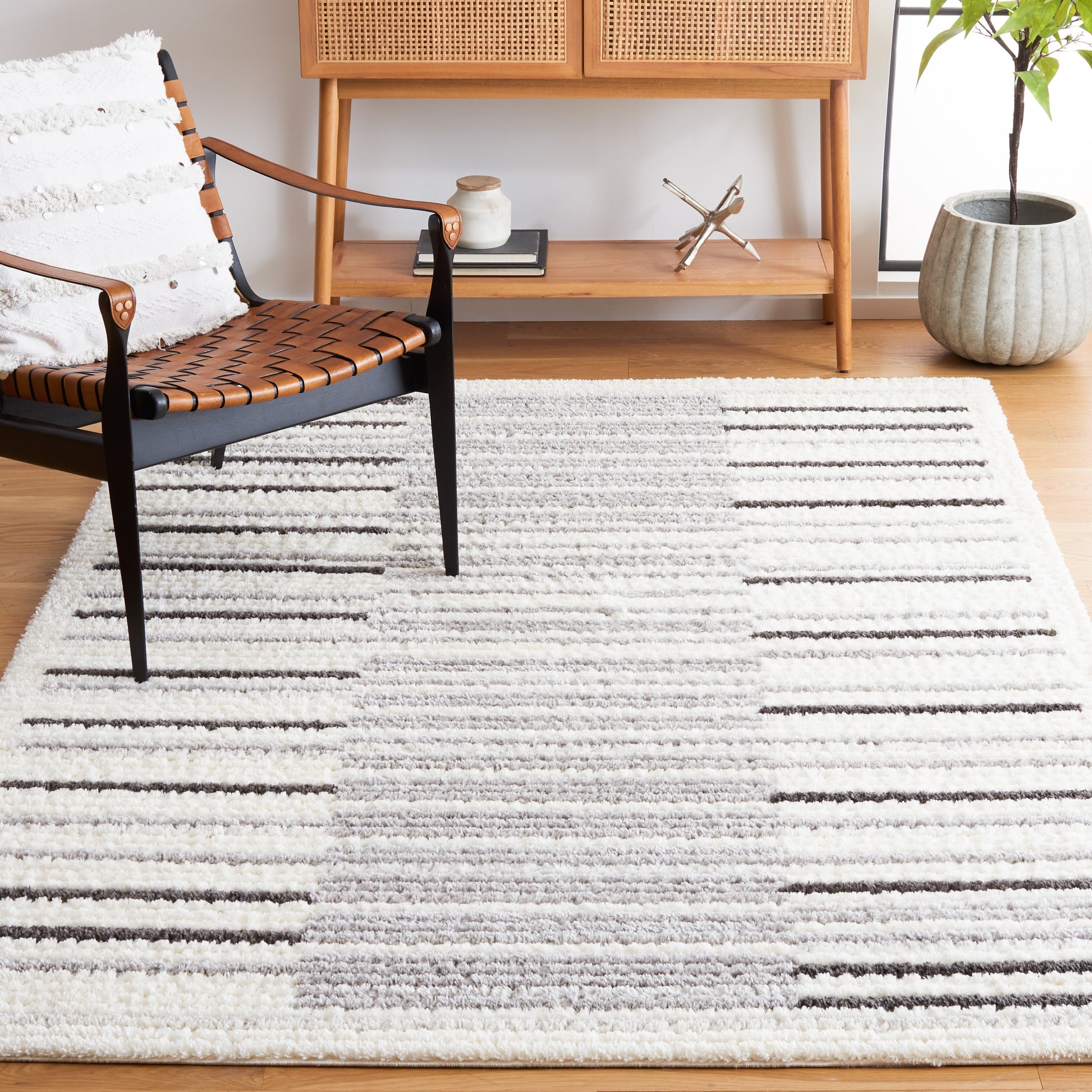Safavieh Marrakesh 7 x 7 (ft) Loomed Polyester Ivory/Gray Rectangular Indoor Stripe Mid-Century Modern Professionally Clean Only Area rug