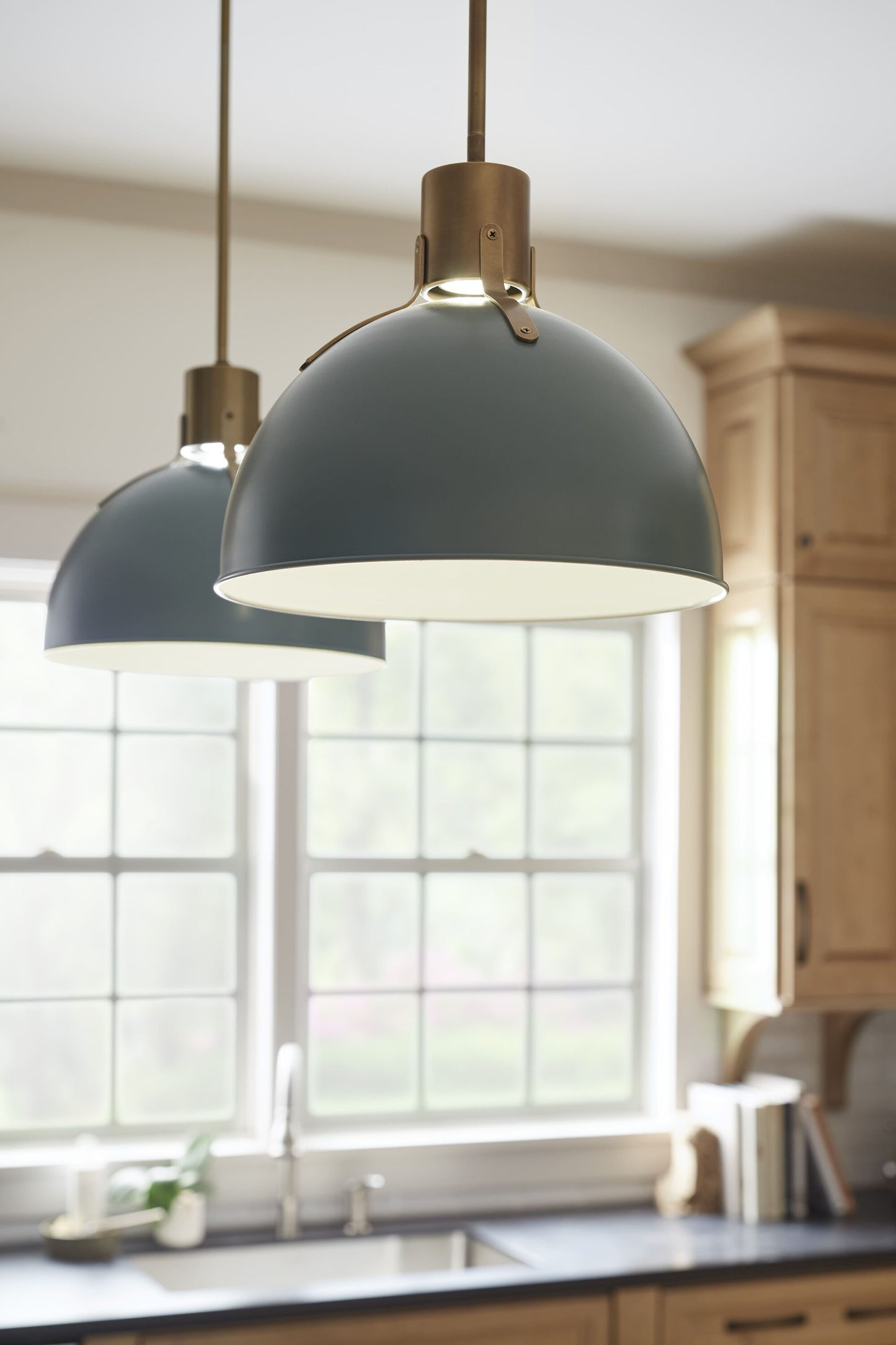 Hinkley Argo Lacquered Brass Modern/contemporary Dome Medium Hanging Pendant light 6588894