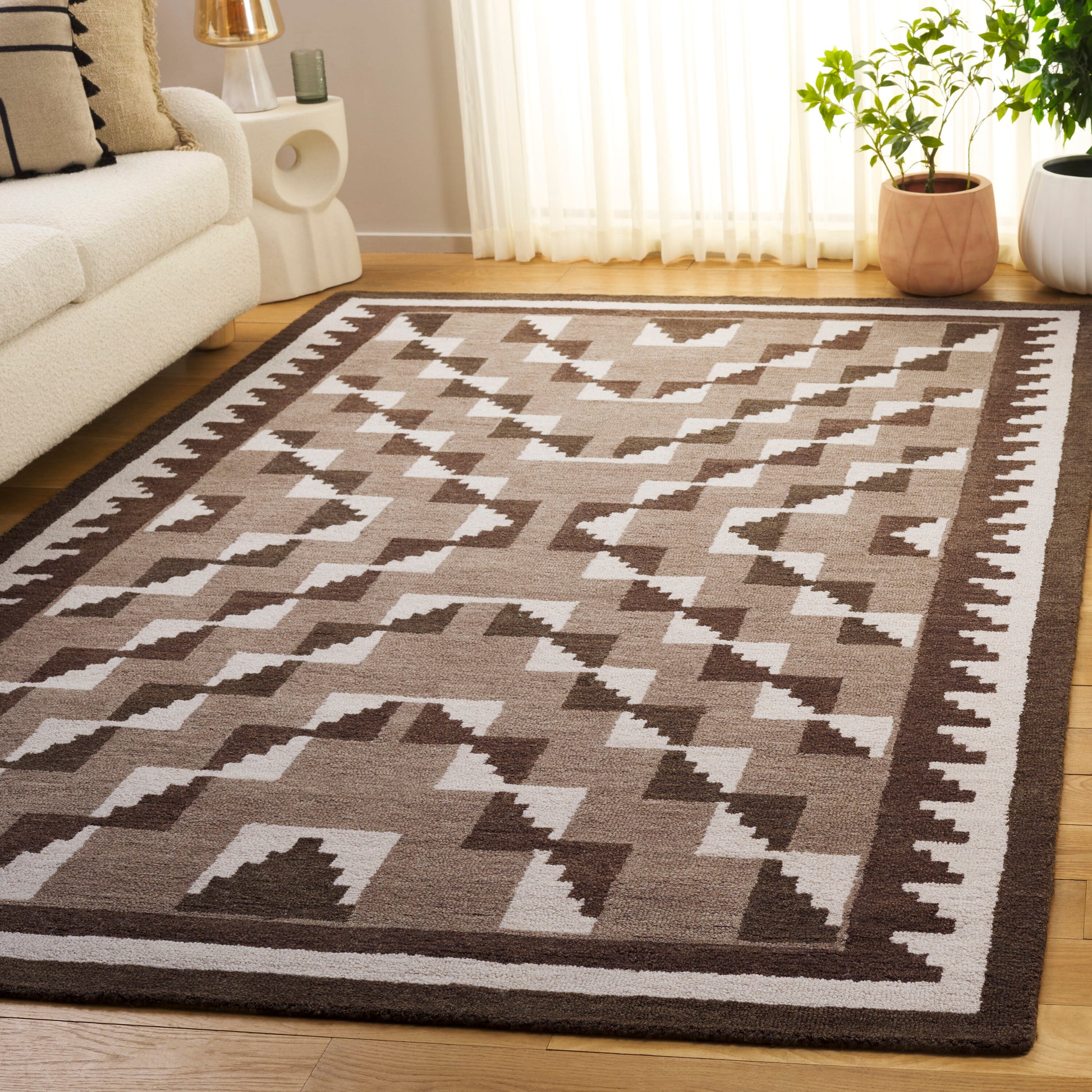 Safavieh  Kenya 688 Brown/Ivory Bohemian 6Ft x 9Ft Medium Rectangle Rug